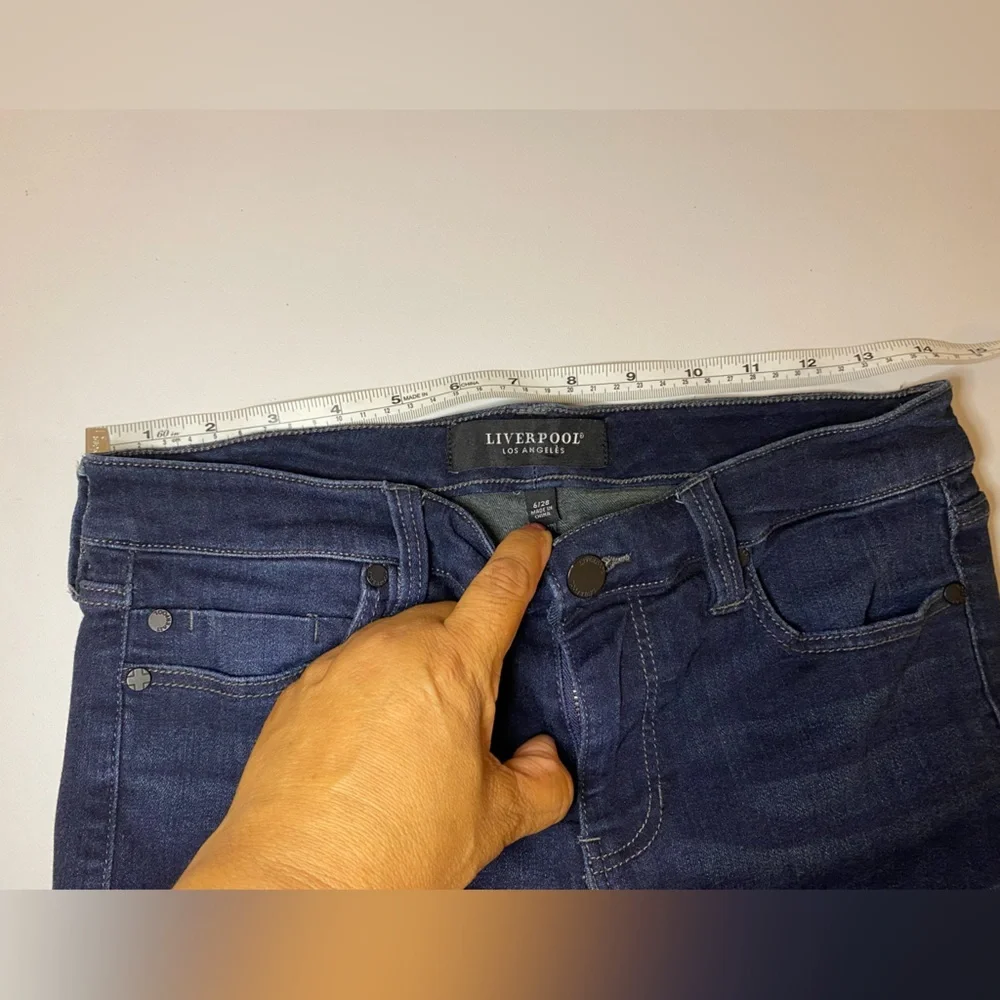 Liverpool Stretch Straight Leg Women Blue Jeans Size 6/28